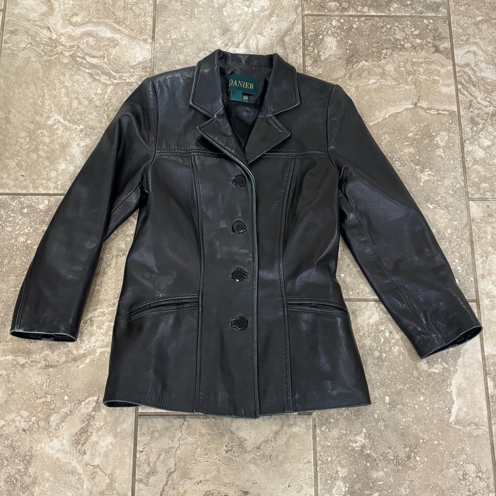 Danier Women’s Soft‎ Leather Black jacket Sz 6-8
